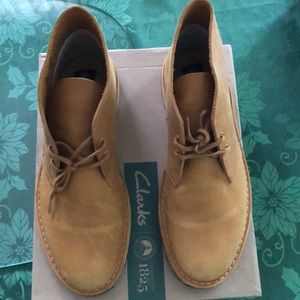 clarks desert boot mustard